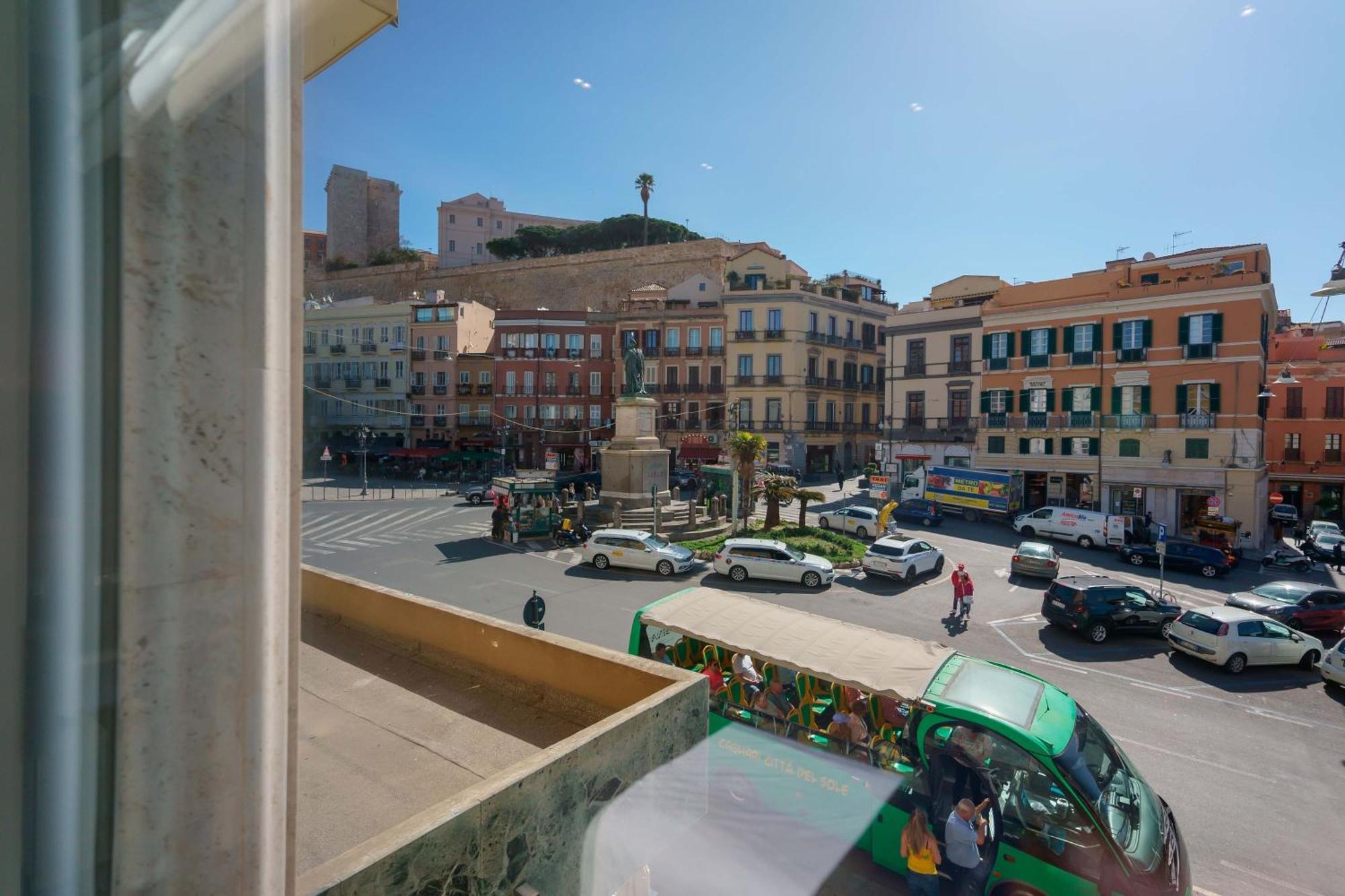 Suite Nel Largo Cagliari Exterior foto